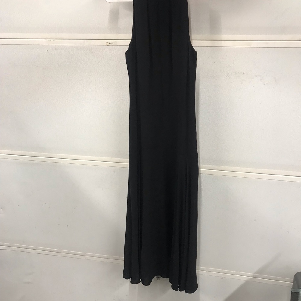 Dresses - Picture 2 of 8
